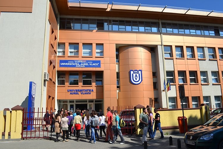 Universitatea   „Aurel Vlaicu” din Arad suspendă cursurile