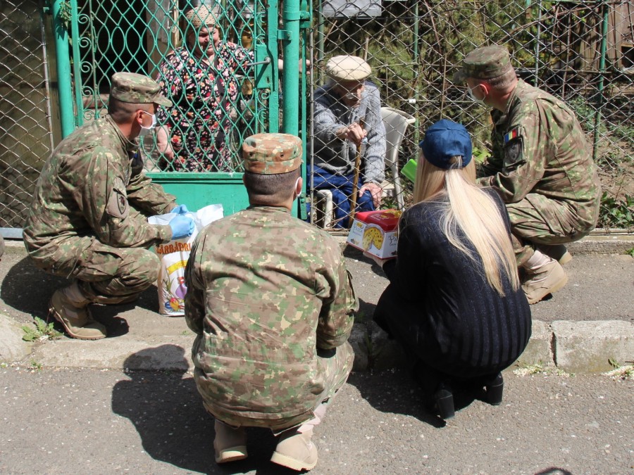 Veteran de război în vârstă de 108 ani, decorat de Regele Mihai în 1945, vizitat de militari