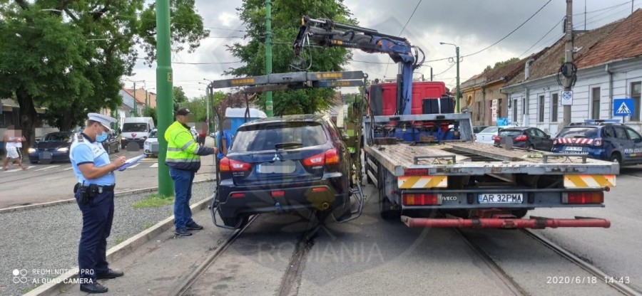 Poliția Locală a dat ieri mai multe amenzi, iar unii șoferi s-au ales cu mașinile ridicate