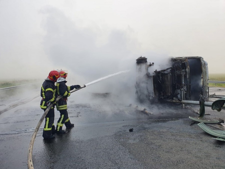 Incendiu la un TIR lângă vama Nădlac