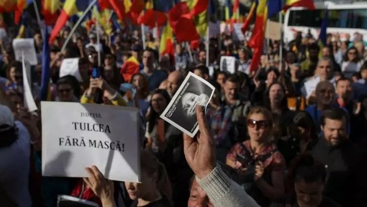 Descinderi și un dosar penal după primele două zile de proteste în Piața Victoriei. Protestele continuă și astăzi