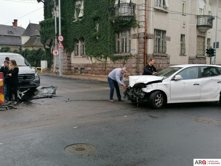 Accident cu trei mașini la podul Decebal