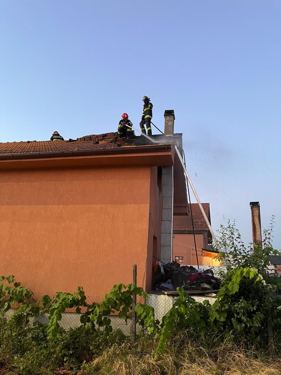 Incendiu la o casă particulară din Arad