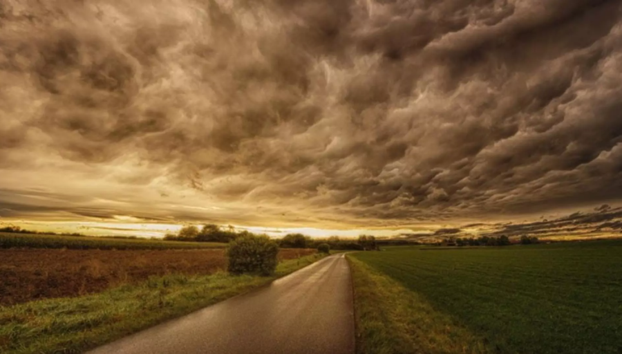 Alertă meteo - furtuni violente după caniculă. Cod portocaliu de vreme instabilă - vijelii cu grindină