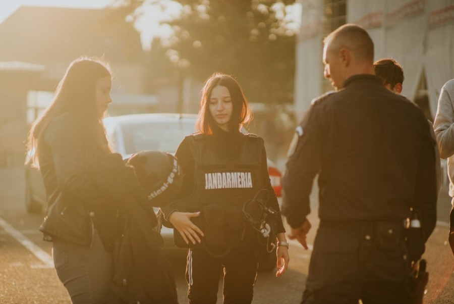 JANDARMII ARĂDENI, ÎN VIZITĂ LA STUDENȚII U.V.V.G. ARAD