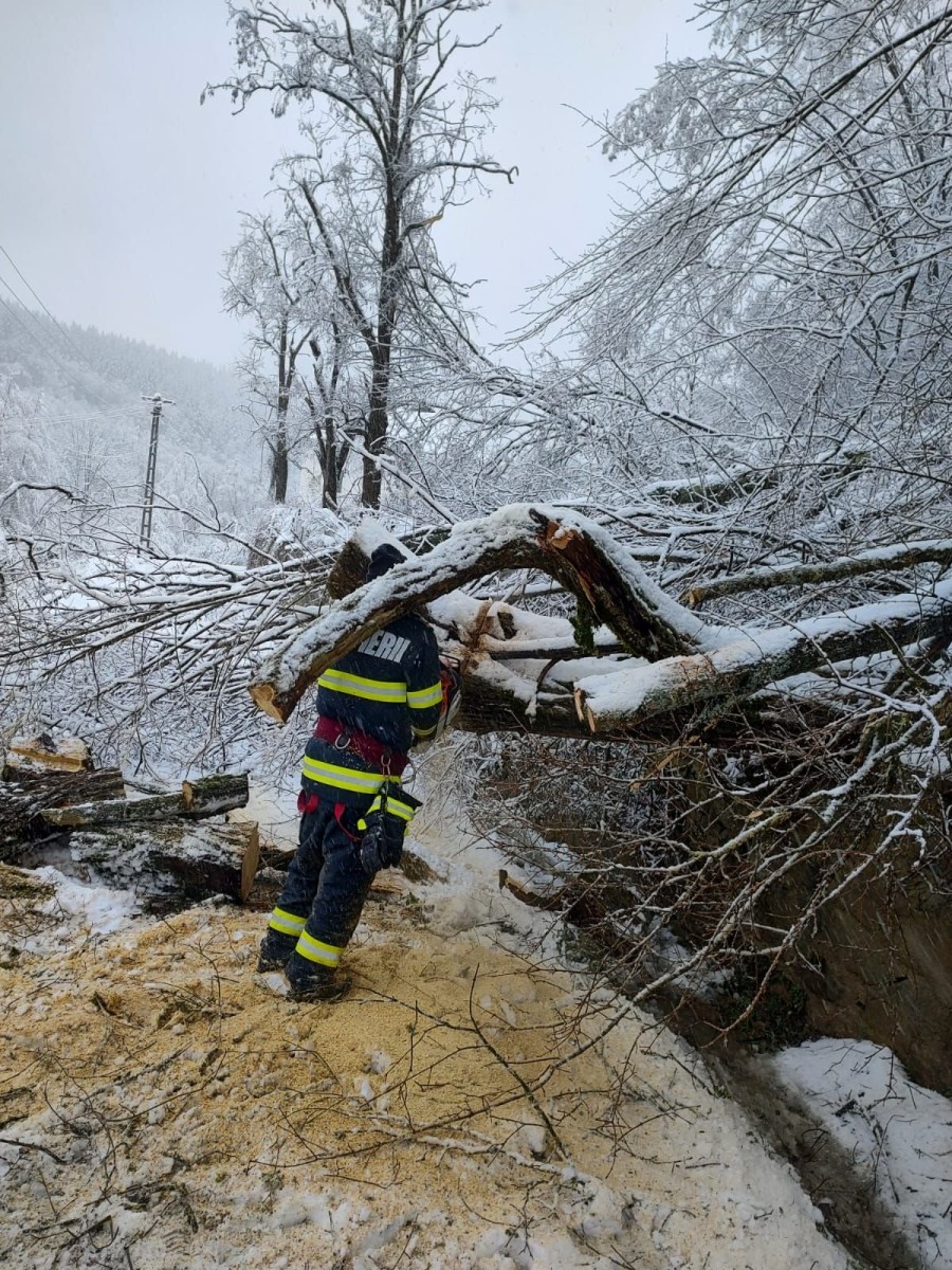 Intervenții ale ISU Arad astăzi, 27 februarie 2023, în intervalul orar 05:00 - 12:00