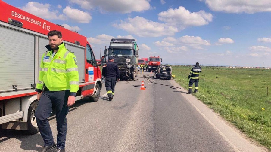 Accident mortal pe centura Aradului (FOTO) / UPDATE: Victima avea 42 de ani