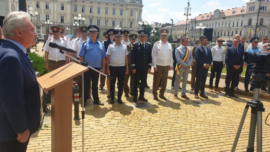 Drapelul de Luptă al Batalionului 191 Infanterie „Colonel Radu Golescu” a fost decorat cu prilejul Zilei Drapelului Naţional (FOTO)