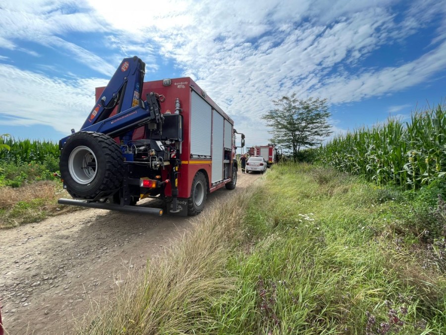 Accident feroviar - utilaj agricol acroșat de tren în localitatea Secusigiu