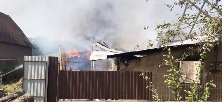 Incendiu izbucnit la o casă din localitatea Tauț