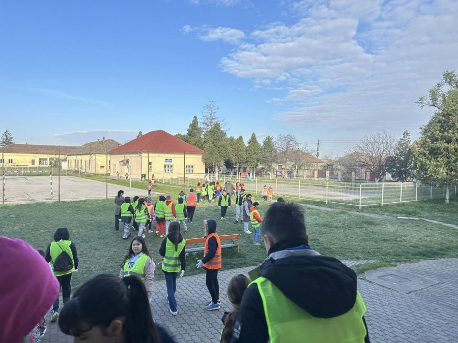 Gaiul - mai curat datorită tinerilor voluntari (FOTO)