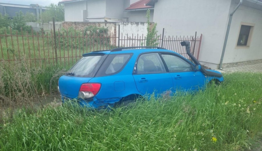 Mai multe mașini au fost abandonate pe străzile din Arad, iar unele sunt adevărate focare de infecție