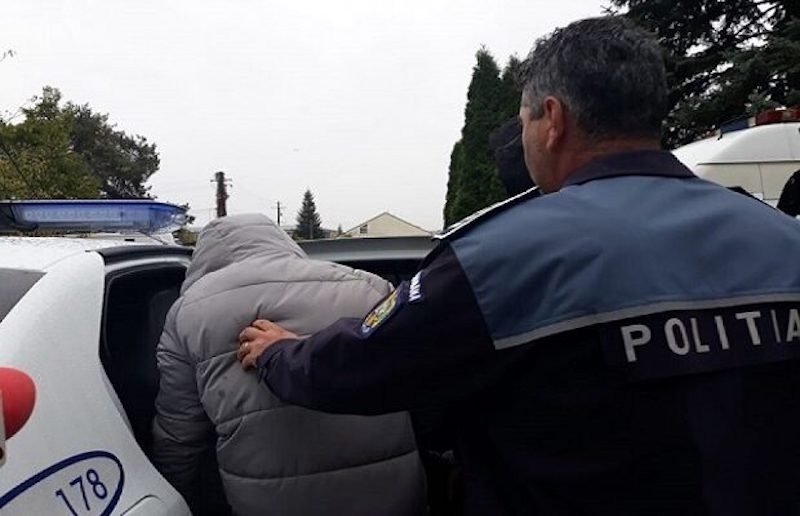 Tânăr de 20 de ani, reținut după spargeri în Chișineu-Criș