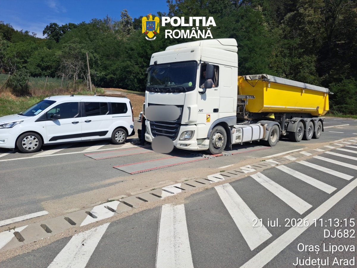Controale de tonaj pe drumurile din județ: patru camioane imobilizate și amenzi de 30.000 lei